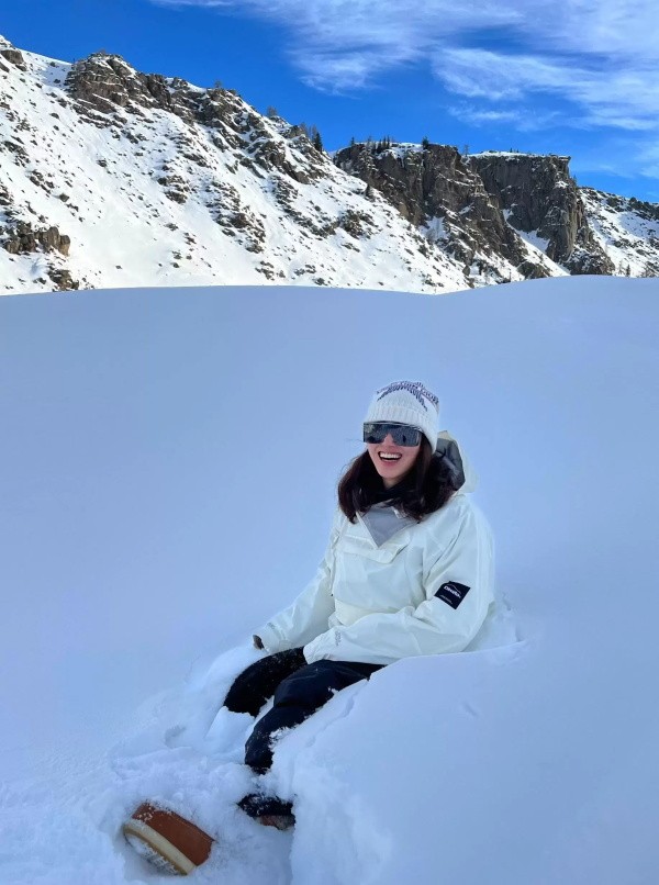 女星杨采钰运动写真,紧身衣凸显健美身段