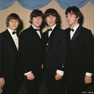 ​甲壳虫乐队，以最后一首新歌在单曲排行榜上时隔54年排名第一