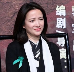 ​看了何晴60岁的中年状态，我发现：九十年代内地第一美不是白吹的