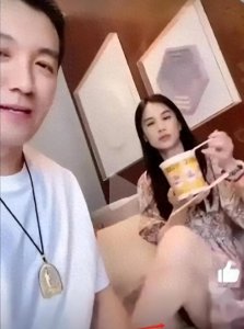 ​大瓜!黄圣依直播意外走光！隐私一览无遗 网友评价:为流量脸都不要