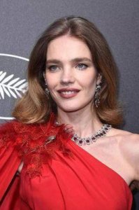 一场Vogue红毯，揭示“豪门媳妇”与“豪门公主”的显著区别！