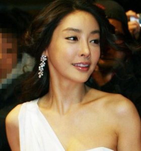 ​财阀强迫张紫妍“多人运动”，被玩到无法走路，出道一年陪睡百次