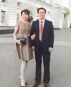 ​碧桂园老总卖飞机还债！面对巨额负债，他跟许家印有何不同