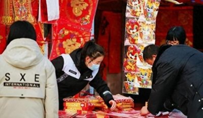 ​和相处一个月的对象去自驾游开酒店，是定大床房还是标准间呢？