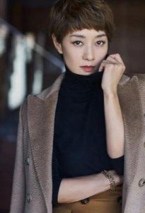 ​央视秋晚删节目波及搭档，她在扮演李小冉与马伊琍女儿的事业上升期