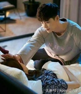 ​《W两个世界》一路撒狗粮，李钟硕和韩孝周的日常也太甜了吧！