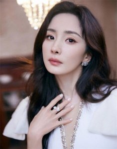 ​杨幂与胡歌：五音之差，共谱娱乐圈璀璨乐章