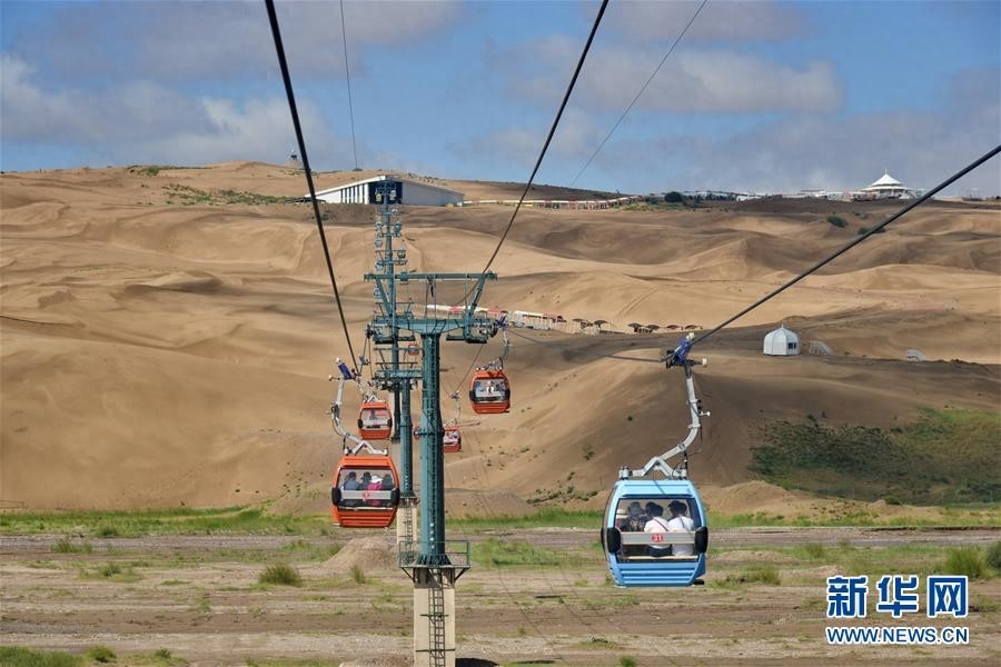 库布其竞相演绎“点沙成金”传奇