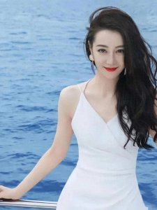 ​迪丽热巴