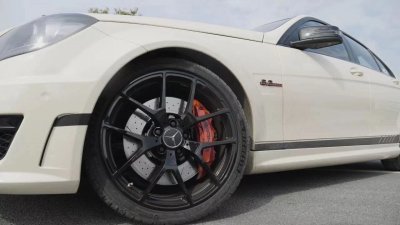 ​奔驰V8自吸绝唱，AMG C63