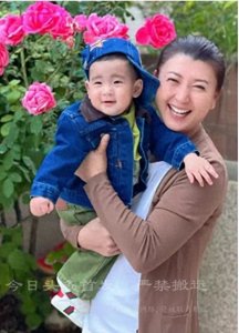 ​闫学晶与孙子一起出镜，家中豪宅曝光，二婚老公马明东是贵人
