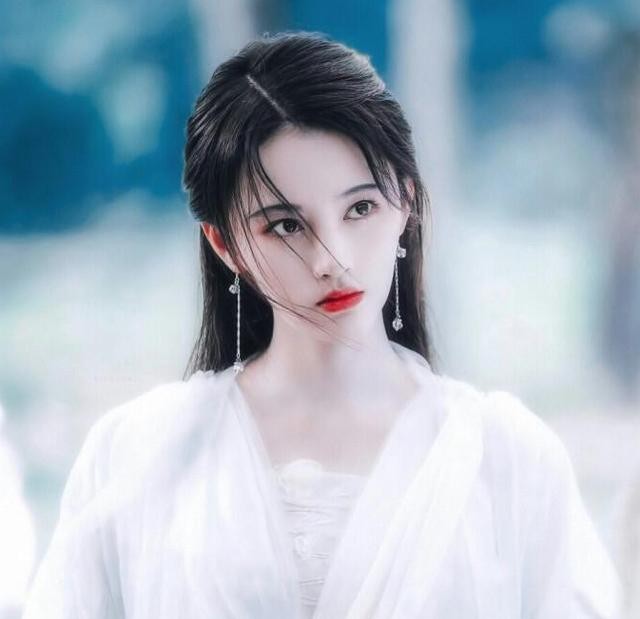 鞠婧祎被吻照片（鞠婧祎昔日吻戏曝光引热议）