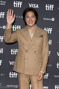 ​张东健惊艳亮相多伦多电影节，本人真的巨帅，不愧是女神收割机！
