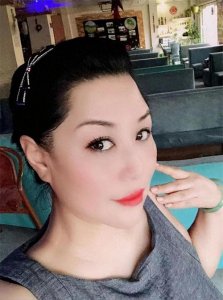 ​东北女人二婚嫁小8岁伊拉克军人，开中餐馆年入百万，国内买4套房