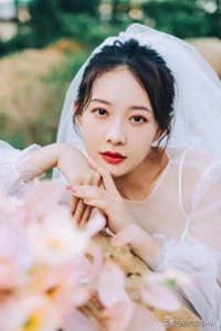 ​85后女富豪：23岁受命于危难之间接手父亲衣钵，掌管8700亿资本