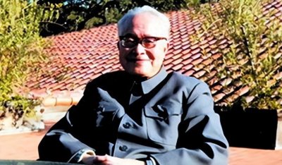 ​沈从文带走九妹11年，送回故乡却已疯癫，晚年见外甥不由得悲从中