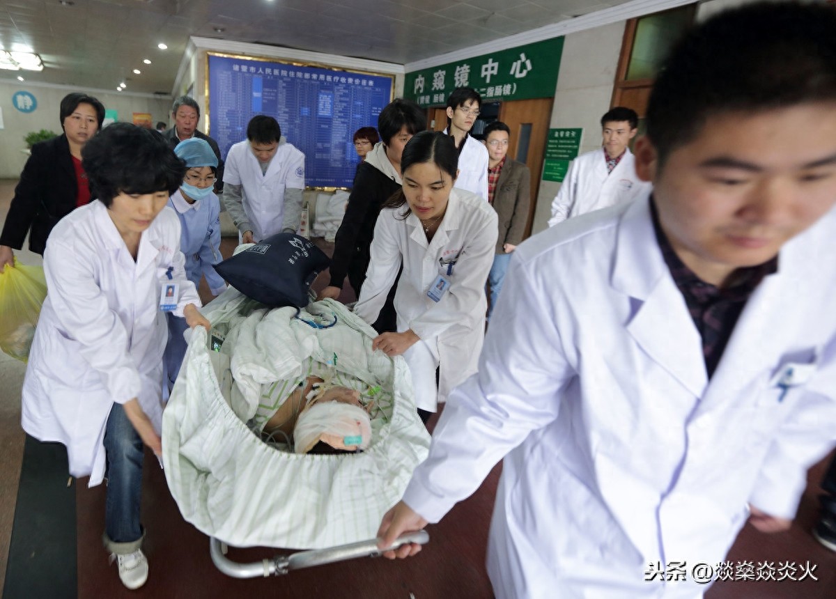 「寻找救人英雄」 感动“十四亿”中国人的标语