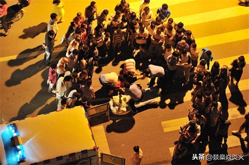 「寻找救人英雄」 感动“十四亿”中国人的标语