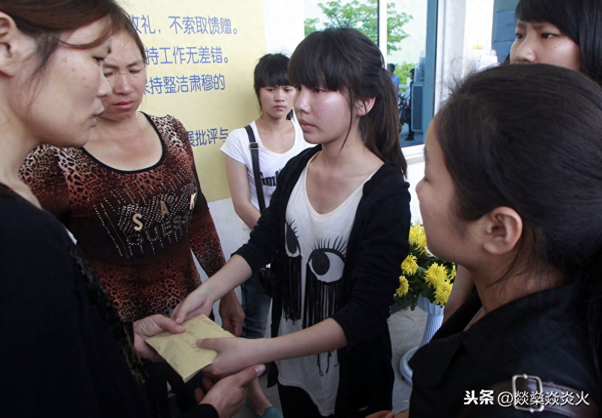 「寻找救人英雄」 感动“十四亿”中国人的标语