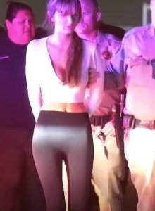 ​美国18岁女罪犯因颜值超高爆红，网友戏谑为她求情