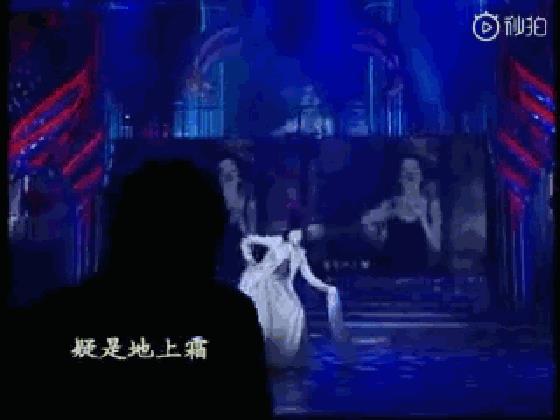 20年前春晚上的第一次真唱,曾饱受谩骂,如今却成经典绝唱